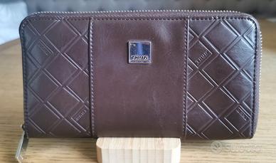 Portafoglio grande Thun marrone  chiusura a zip