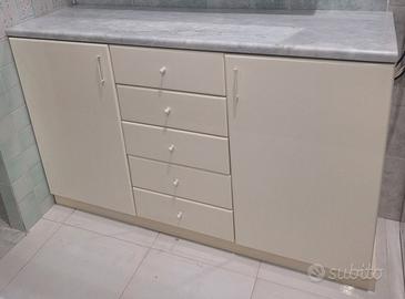 Mobili con sportelli