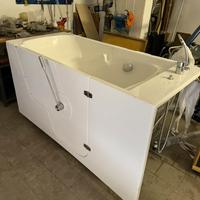 Vasca da bagno con apertura laterale
