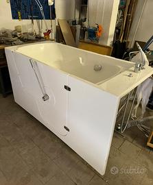 Vasca da bagno con apertura laterale