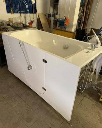 Vasca da bagno con apertura laterale