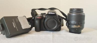 Kit Nikon D3300 + 18–55 VR + batteria e caricatore