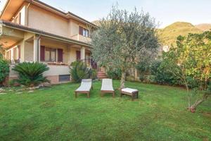 Villa di 225 m² con più di 5 locali a Camaiore