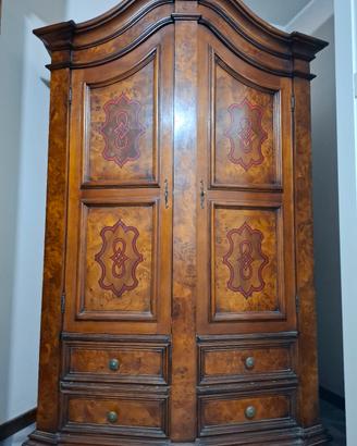 Armadio antico in radica con intarsi – Stile 1800 