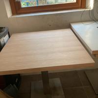 3 Tavoli da interno con base in acciaio