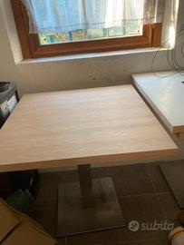 3 Tavoli da interno con base in acciaio