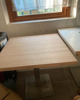 3 Tavoli da interno con base in acciaio
