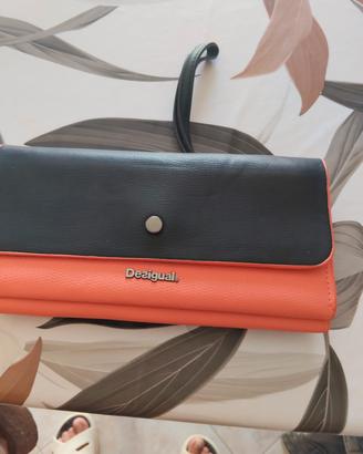 portafoglio donna marca Desigual colore salmone 