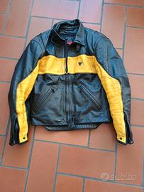 Giubbotto in pelle con banda gialla Dainese
