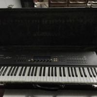 Yamaha S30 synth con case e supporto 
