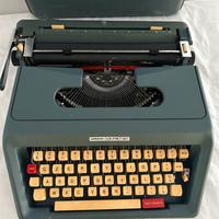 Antares Macchina da scrivere portatile, anno 1970
