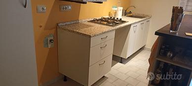 Basi cucina con piano cottura e lavello