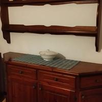 credenza con piattaia