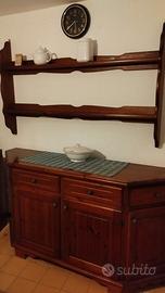 credenza con piattaia