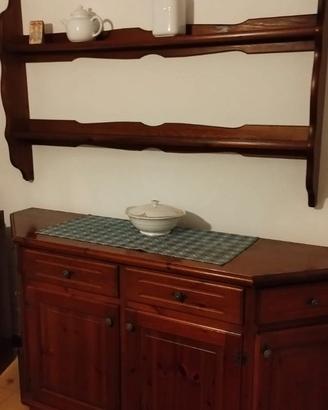credenza con piattaia