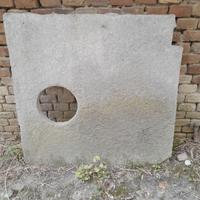 latrina in pietra antica vintage