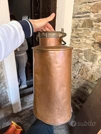 Oggetti in rame antichi