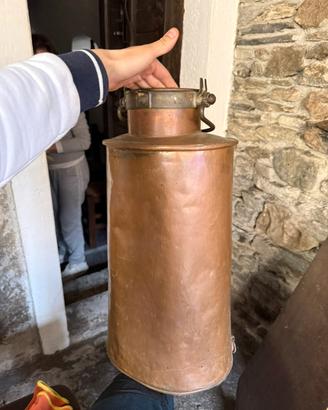 Oggetti in rame antichi