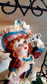 Porcellana su altalena