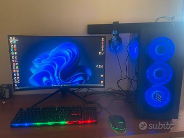 Pc fisso da gaming con monitor
