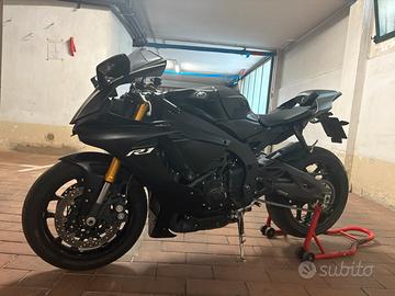 YAMAHA YZF-R1