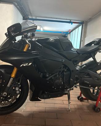 YAMAHA YZF-R1