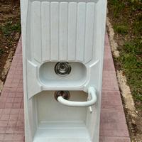 Lavello e rubinetto in fragranite