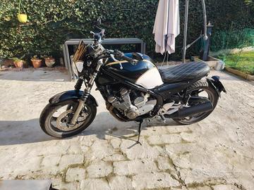 Cafe racer Yamaha 600