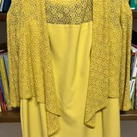 Vestito giallo con pizzo e giacca con pizzo