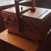 Scatola cuciti in legno vintage