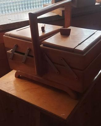 Scatola cucitio in legno vintage
