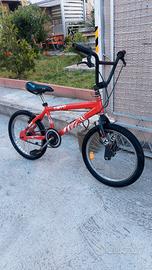 Bicicletta BMX per rqgazzi