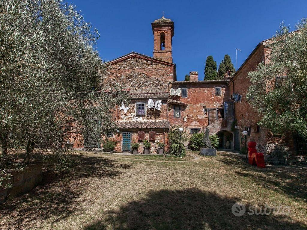 Rustico / Casale di 650 m² con più di 5 locali e b - Vista 4
