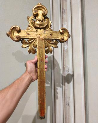 Croce antica in legno dorato