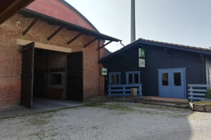 Fabbricato ad uso commerciale