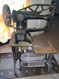 Antica macchina da cucire per scarpe