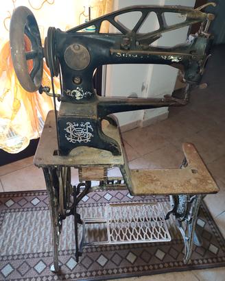 Antica macchina da cucire per scarpe