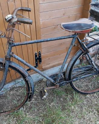 Vecchia bicicletta aquila da uomo