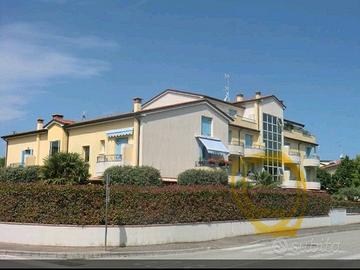 Caorle centro - piano terra con giardino