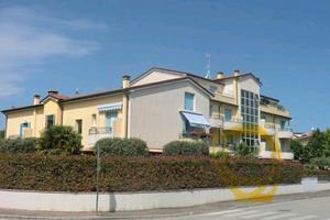 Caorle centro - piano terra con giardino