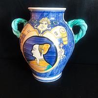 vecchio vaso in ceramica della tradizione italiana