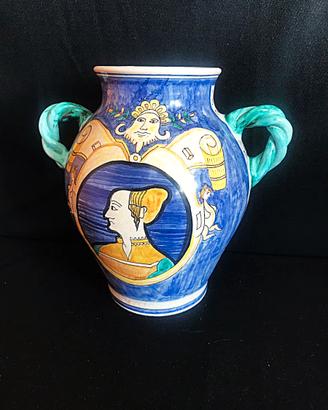 vecchio vaso in ceramica della tradizione italiana