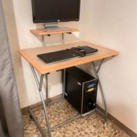 scrivania per computer con rialzo