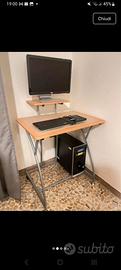 scrivania per computer con rialzo