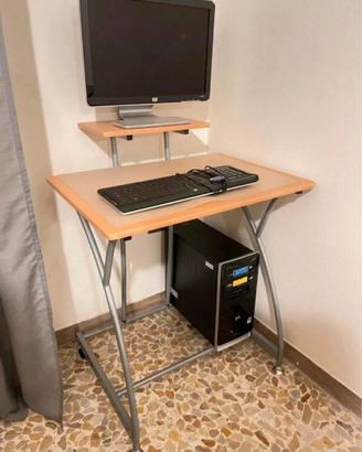 scrivania per computer con rialzo