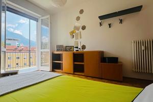 Luminosa stanza singola per studenti da agosto