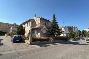 4 LOCALI A PESCARA