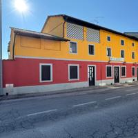 Stabile centrale con ampie potenzialità abitati...