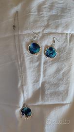Set collana e orecchini in resina