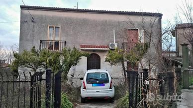 Casa indipendente con giardino